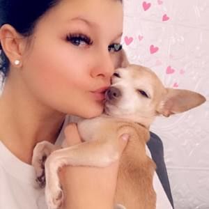 Meet your Posher, Carine